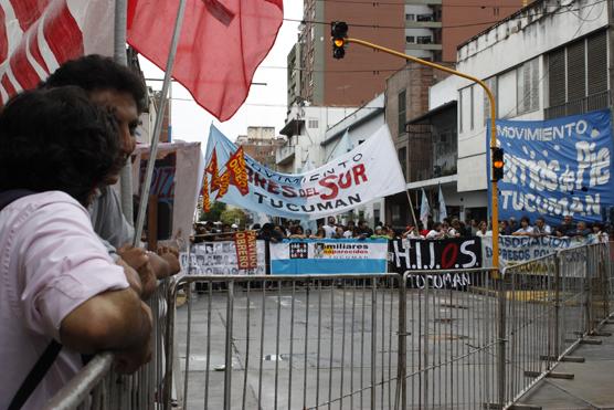 En las afueras de los tribunales federales