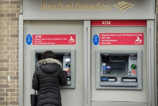 Cajeros automáticos del Bank of America en una sucursal de Washington, ayer