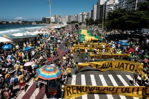 Brasileños nuevamente a las calles