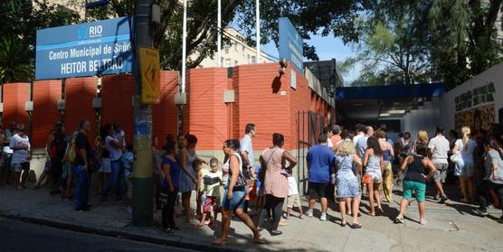 Escasean las vacunas en los barrios pobres de Rio