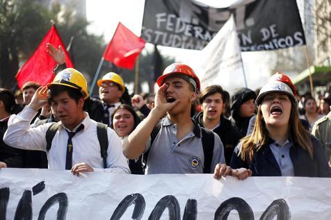 Multitudinaria marcha en Santiago y Valparaíso