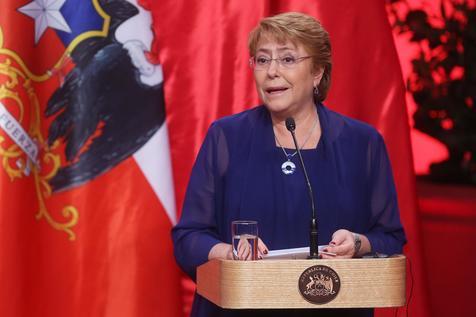 Bachelet defendiendo su misero proyecto