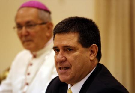 Cartes y el obispo Edmundo Valenzuela 