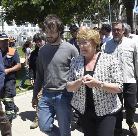 Bachelet se presenta ante familias para censarlas.