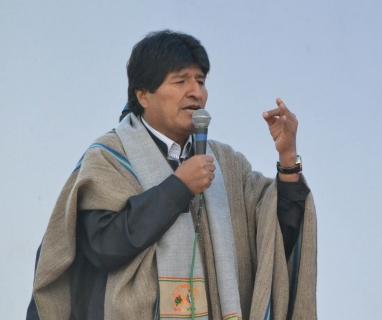Morales habla ante las mjjeres bolivianas