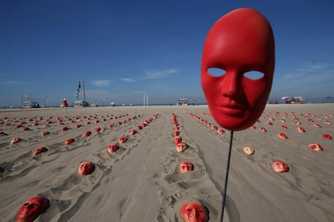 Protesta en la playa de Copacabana para pedir la renuncia de Temer 