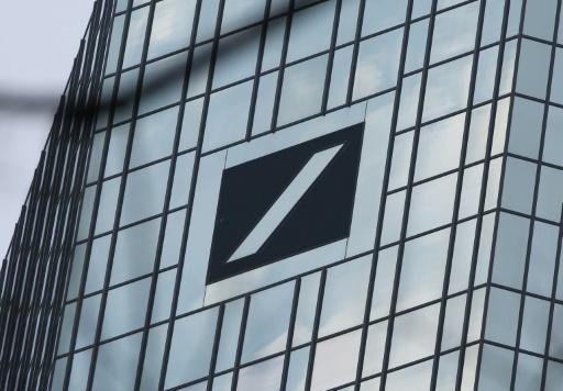 El logo del Deutsche Bank en su sede de Fráncfort,