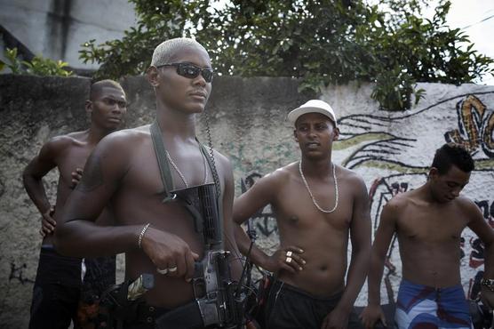 Narcos armados en favelas 