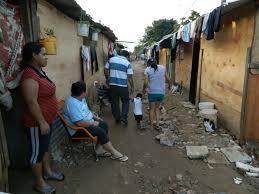 Pobres en las afueras de Asunción