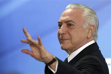 Temer saluda a nadie ayer en Brasilia