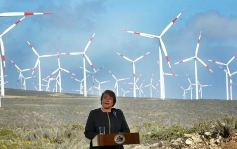  Bachelet al inaugurar el parque eólico El Arrayán, la mayor central eólica de Chile