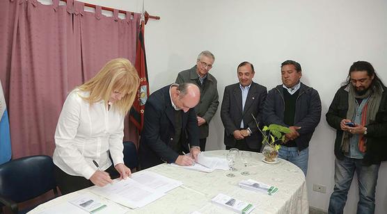 Firma de acuerdo entre Salte y Tucumán