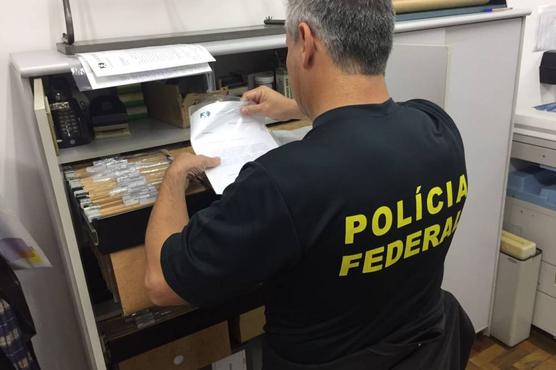 La Policía en el allanamiento a Athos Albernaz Cordeiro