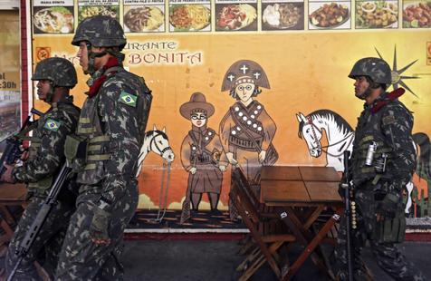 Megaoperativo militar en favelas cariocas