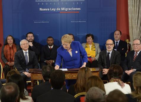 Bachelet presenta proyecto de ley de Migración 