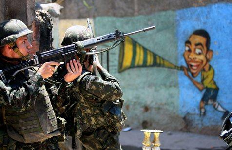 Divisiones militares para combatir a los narcotraficantes en la favela Rocinha, de Rio de Janeiro. 