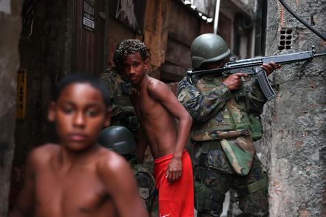 Guerra en favela de Rocinha (foto: ANSA)