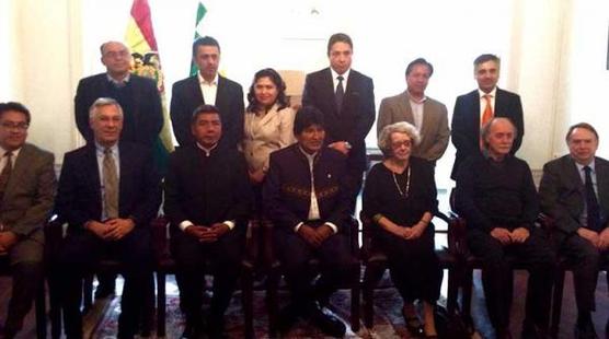 El núcleo de juristas durante su visita a Evo Morales
