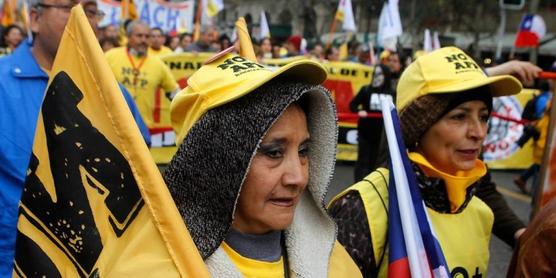 Chilenos movilizados contra jubilaciones privadas