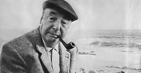 Emblemática imagen del poeta chileno Pablo Neruda, su muerte -ocurrida en 1973 tras un cruento golpe de estado