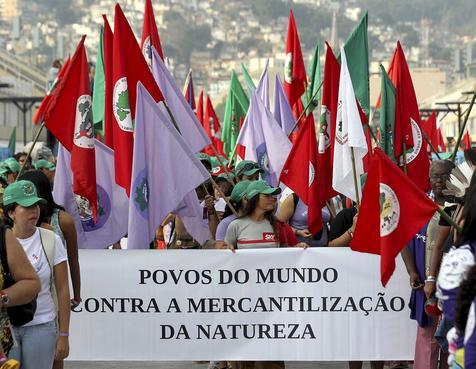 Manifestación del movimiento Sin Tierra de Brasil en pos de una reforma agraria. (foto: ANSA)