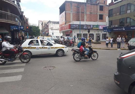 Vehículos en Tucumán producen caos