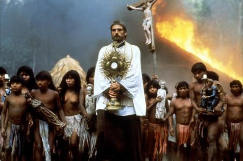 Una escena de la película 'La Misión', evangelizar en el Amazonas, ¿con sacerdotes casados?. Lo evalúa el papa (foto Ansa): 