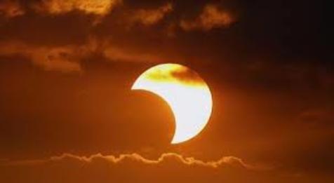 Eclipse de Sol, la Luna se interpone entre la Tierra y el astro rey. Una imagen que pudo verse en el Hemisferio Sur (foto: Ansa)