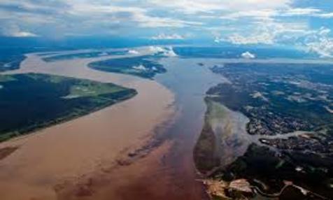 Alto riesgo de graves daños de contaminación ambiental en el Amazonas brasileño, según una denuncia. 