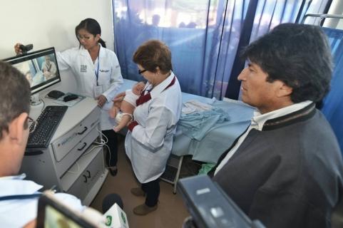 Evo Morales, en el Hospital de Yacuiba, ayer