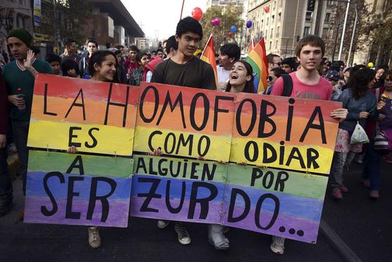 En una marcha contra homofobia en Santiago
