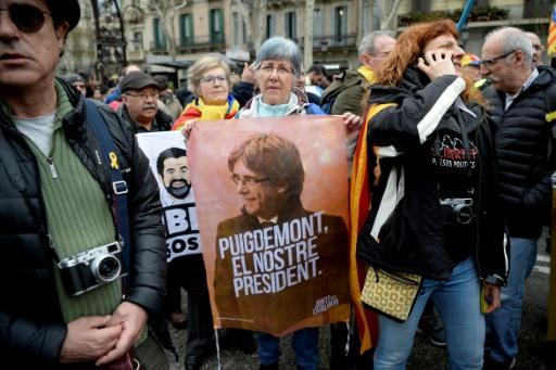Imagen de  Puigdemont, durante la protesta en Barcelona 