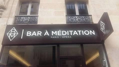 Un bar para meditar cerca de la Opera de París (foto: Ansa)