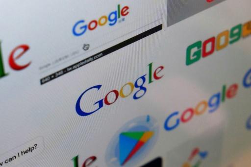 Logos de Google desplegados en un monitor 