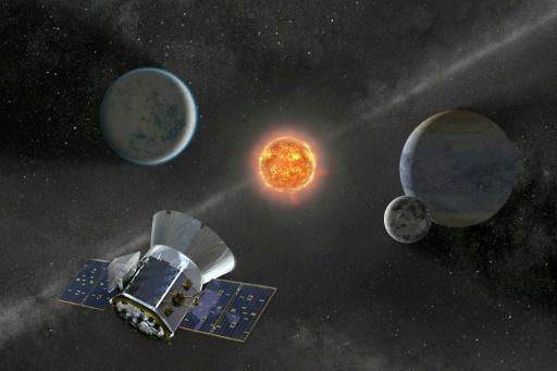 Ilustración proporcionada por la Nasa el 11 de abril de 2018 mostrando el Transiting Exoplanet Survey Satellite (TESS)