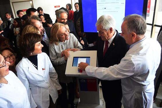 Piñera anuncia los cambios junto a Salud