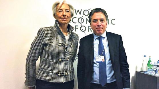 Macri con Lagarde, la Argentina y el FMI: una historia que se repite. 