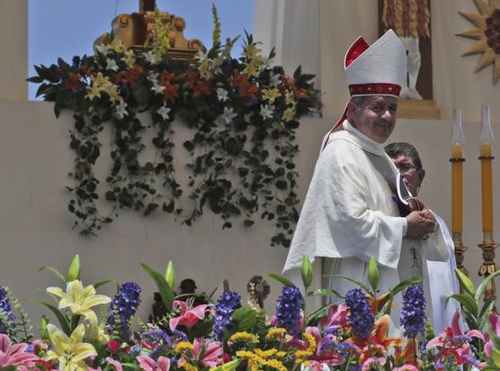 El obispo Juan  Barros está acusado de encubrir al cura pedófilo Fernando Karadima.