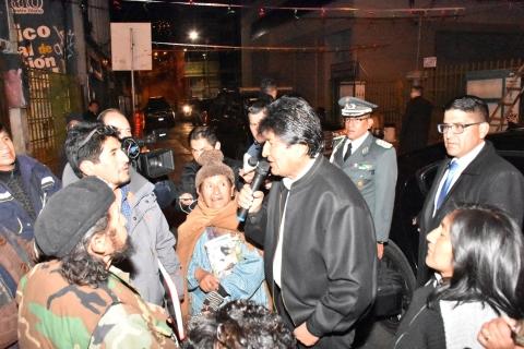 Morales junto a canillitas bolivianos,ayer en La Paz