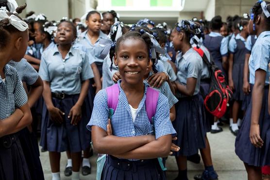 Niñas haitianas concurren a escuela chilena