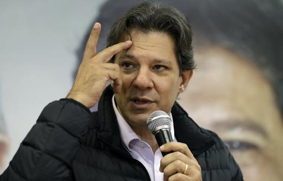 Fernando Haddad, habla durante una conferencia de prensa en Sao Paulo