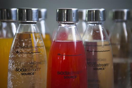 Productos de SodaStream en una fábrica de la compañía cerca de la ciudad de Rahat, en Israel.