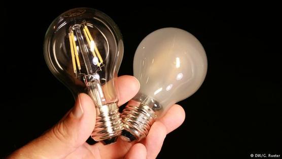 Incandescente (izq.) contra LED: el primero pasa a la historia