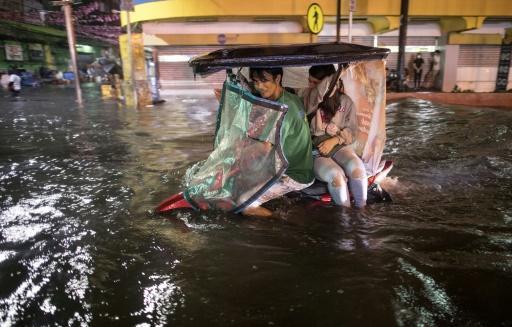 Una calle de Manila, en Filipinas, inundada por la tormenta tropical Yagi 