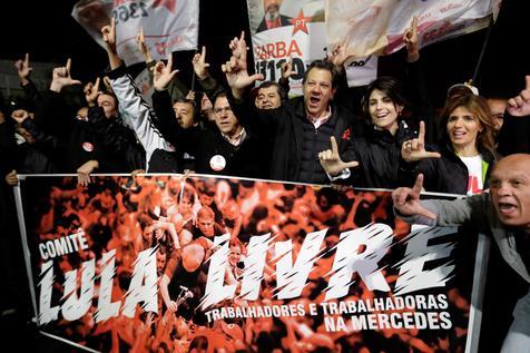 Fernando Haddad en campaña, plantea la libertad de Lula (foto: ANSA)