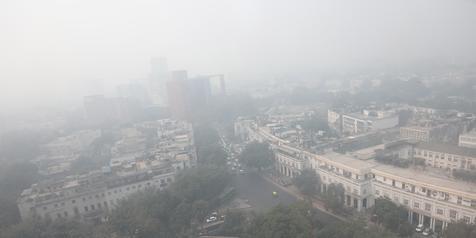 Nueva Delhi sumergida en una gruesa capa de smog (foto: ANSA)