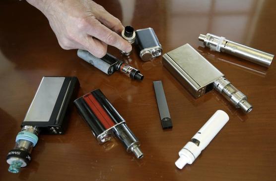 Equipos para fumar cigarrillos electrónicos, confiscados a alumnos en una escuela de Massachusetts