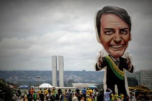 Magia negra sobre Bolsonaro