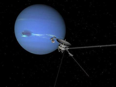 La Voyager II pasando por Neptuno, una imagen simulada de la NASA (foto: Ansa)