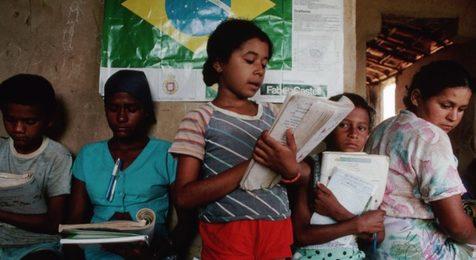 Lemas de campaña de Jair Bolsonaro, lectura obligatoria en las escuelas (foto: Ansa)